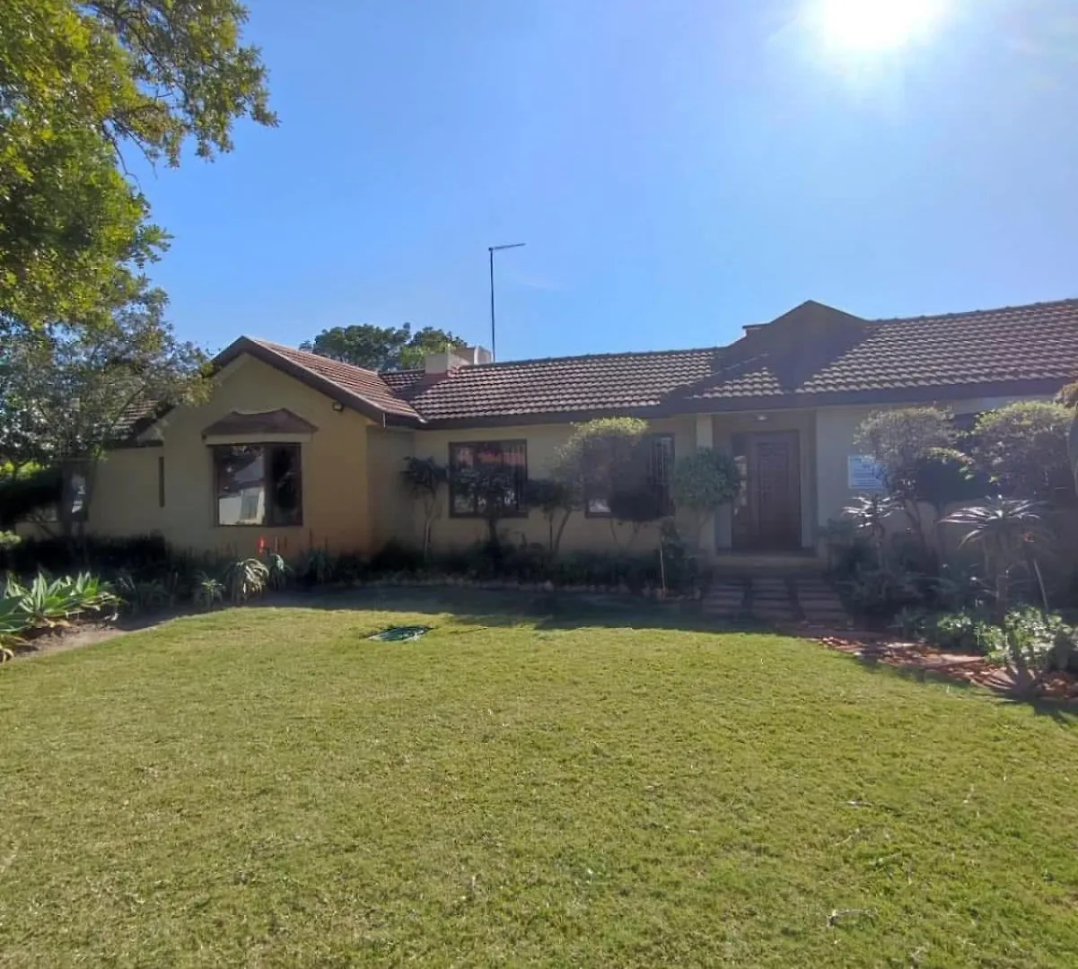 Guest house Johannies Home At Panorama Hospital Cape Town