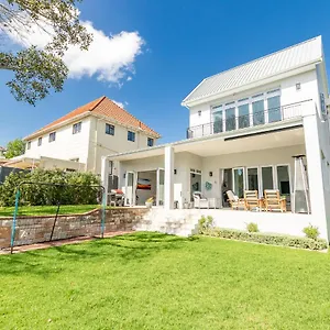 Spacious Guest In Rondebosch Guest house