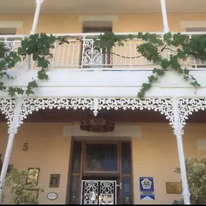 Bellevue Manor Guest house